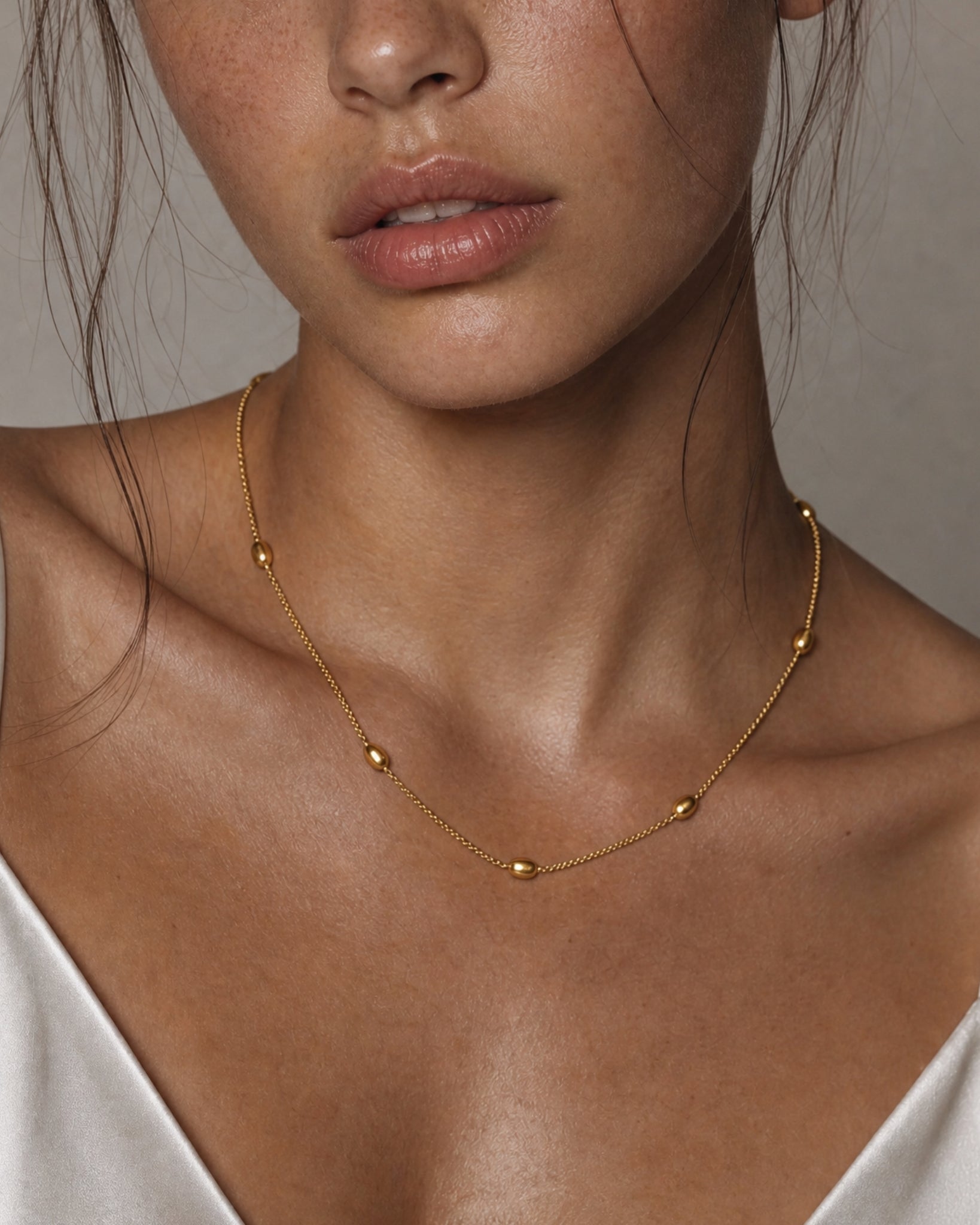 [18K] Oval Ball Station Necklace
