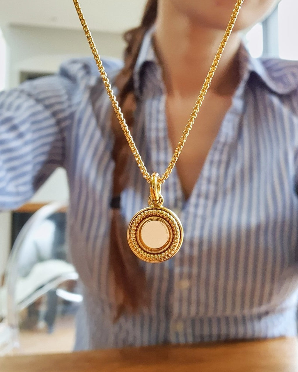 [18K] Austine Gold Medium Medallion Pendant Necklace