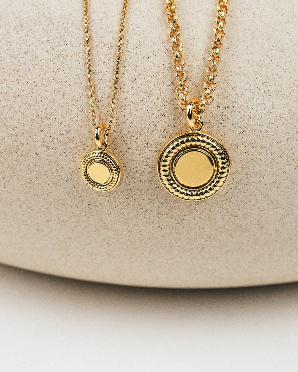 [18K] Austine Gold Mini Medallion Pendant Necklace