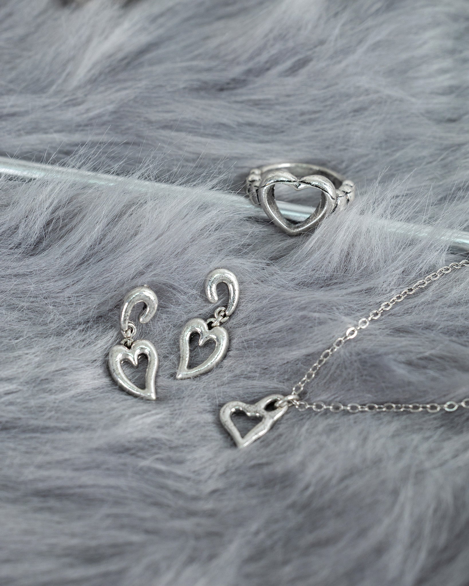 Vintage Raw Heart Metalic Earrings-4