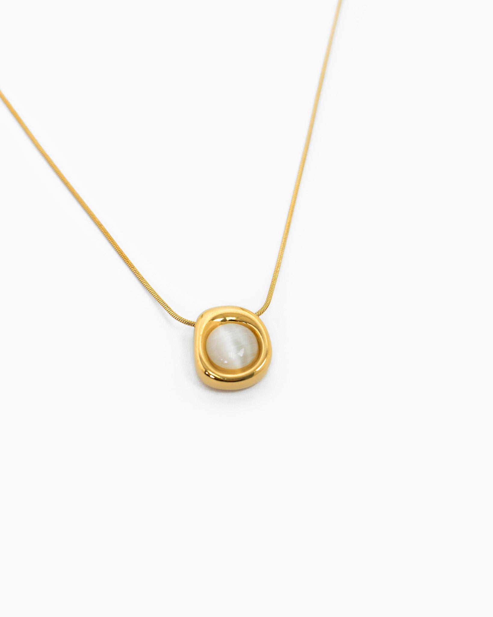 Stainless Gold Hollow Oval Frame Glass Stone Pendant Necklace-3