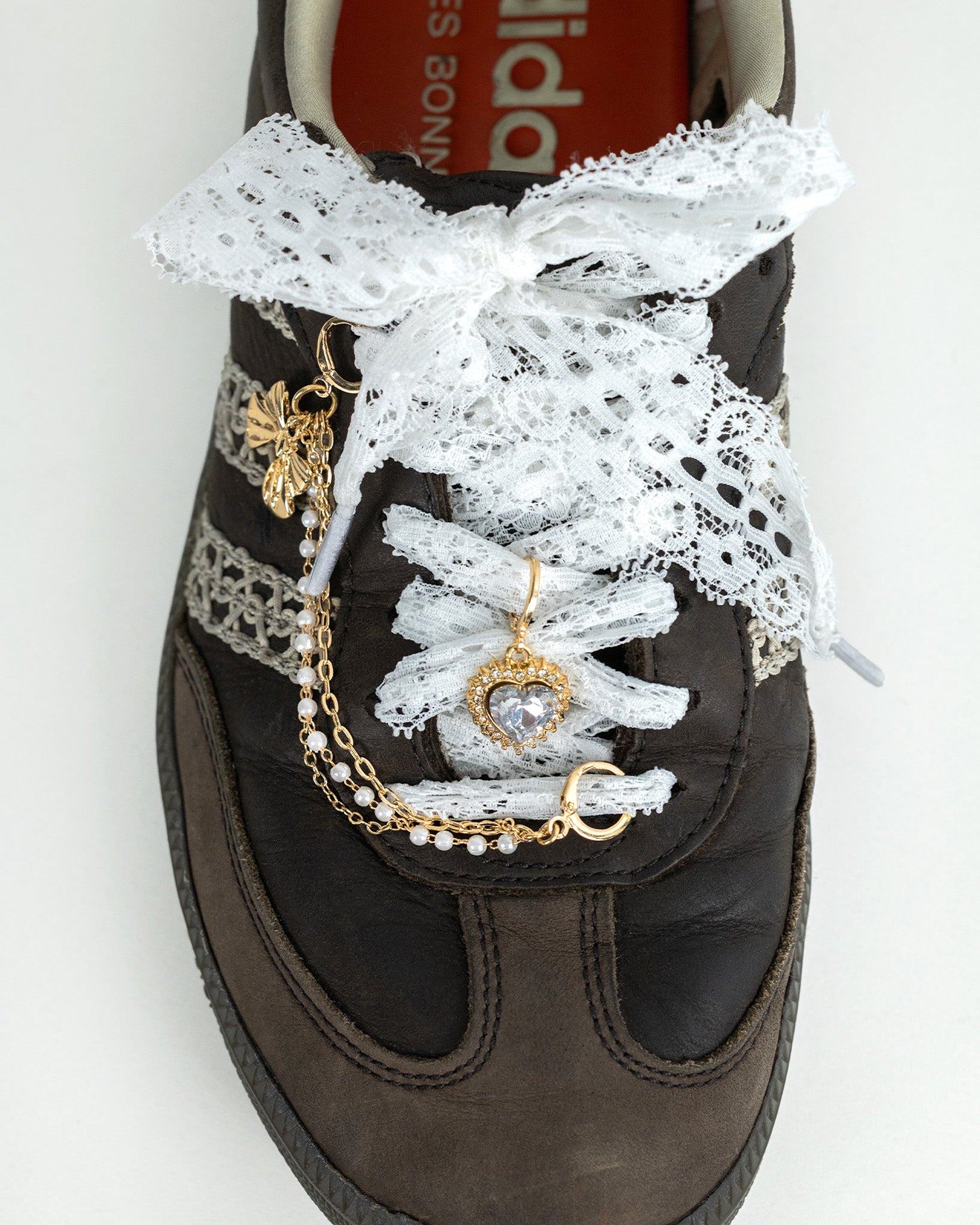 Lace Dreams White Bow with Crystal Heart Shoe Charm Set