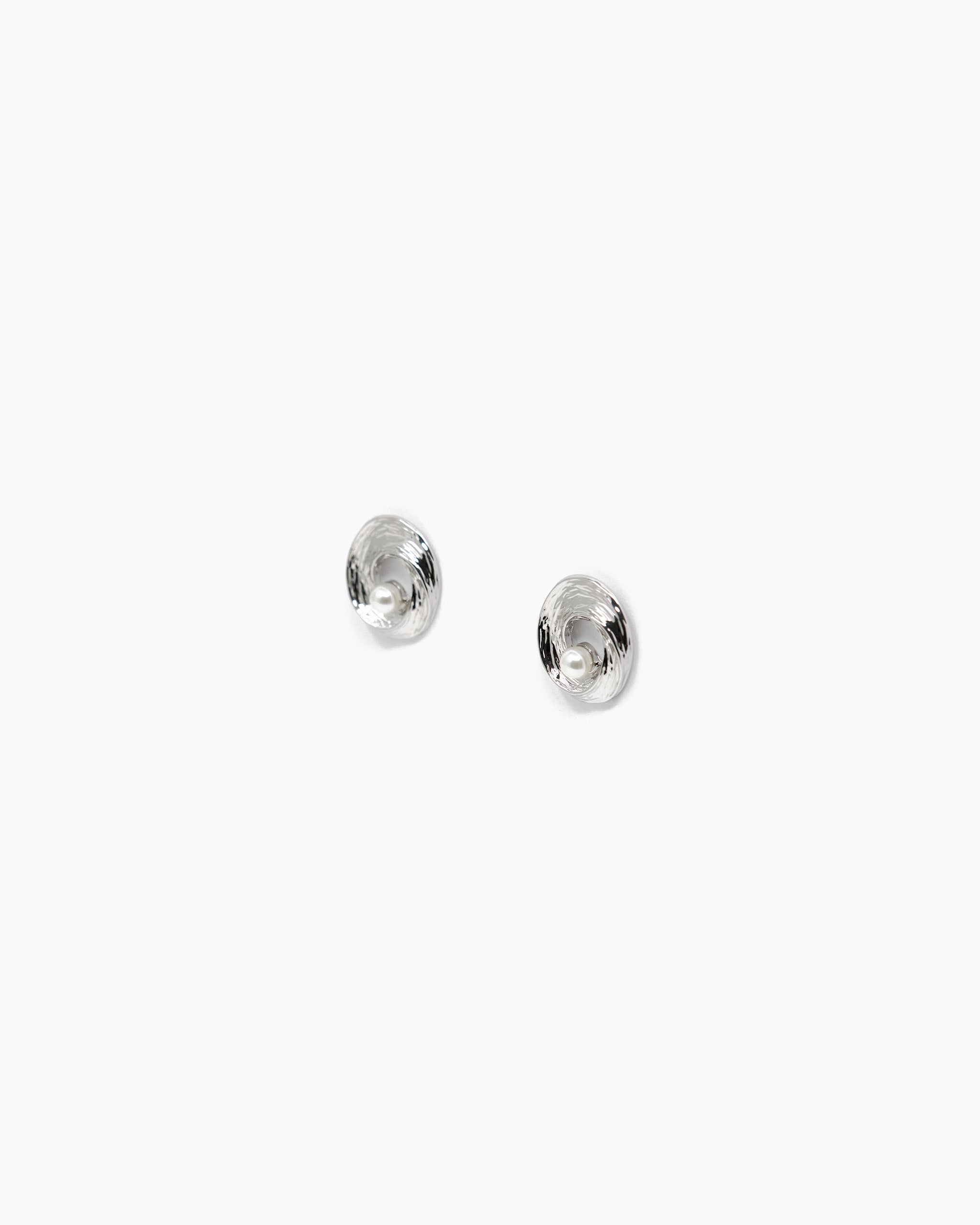 Textured Metal Swirl with Pearl Statement Stud Earrings – Rhodium side