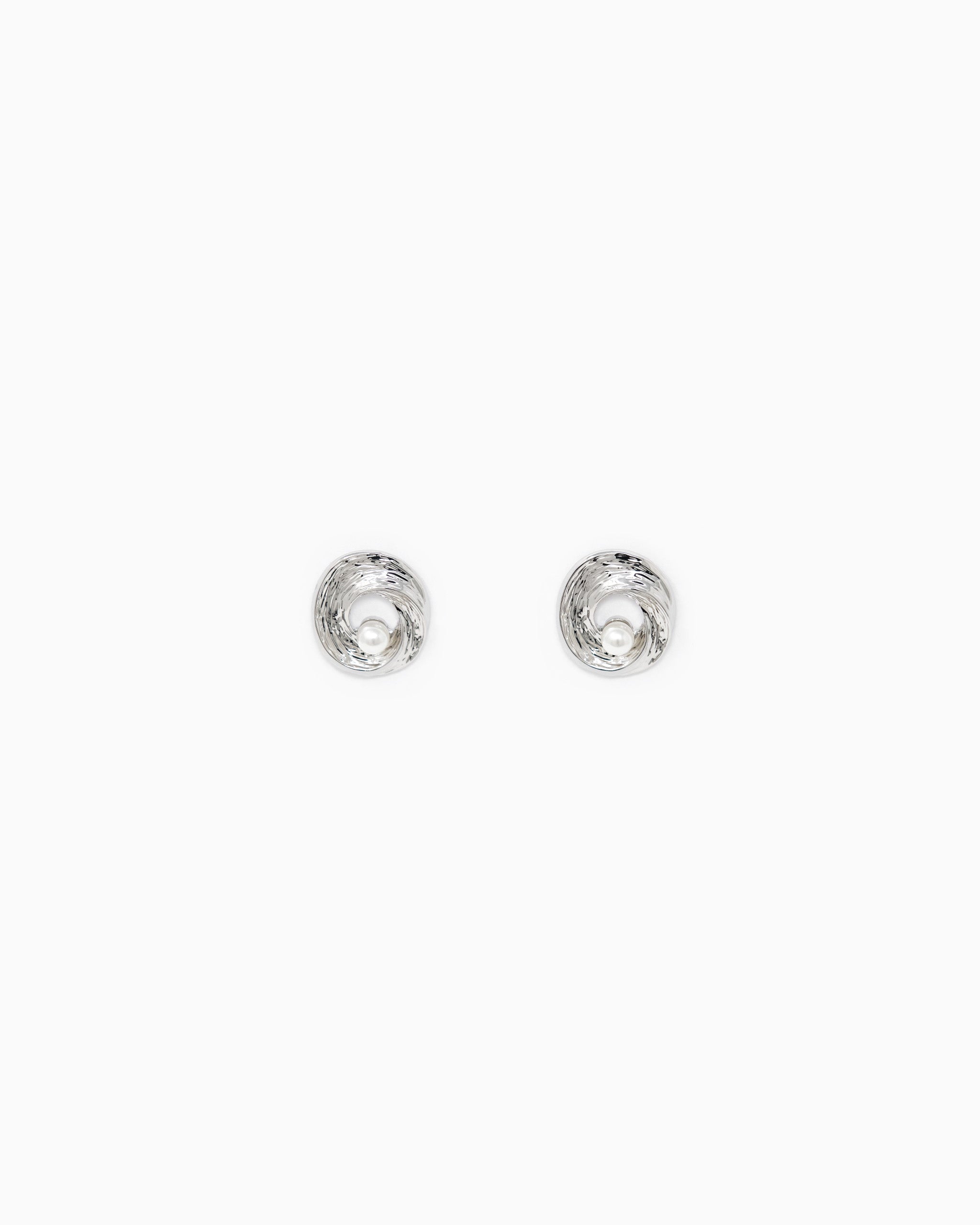 Textured Metal Swirl with Pearl Statement Stud Earrings – Rhodium detail