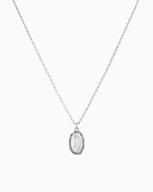 Oval Frame Pearl Necklace