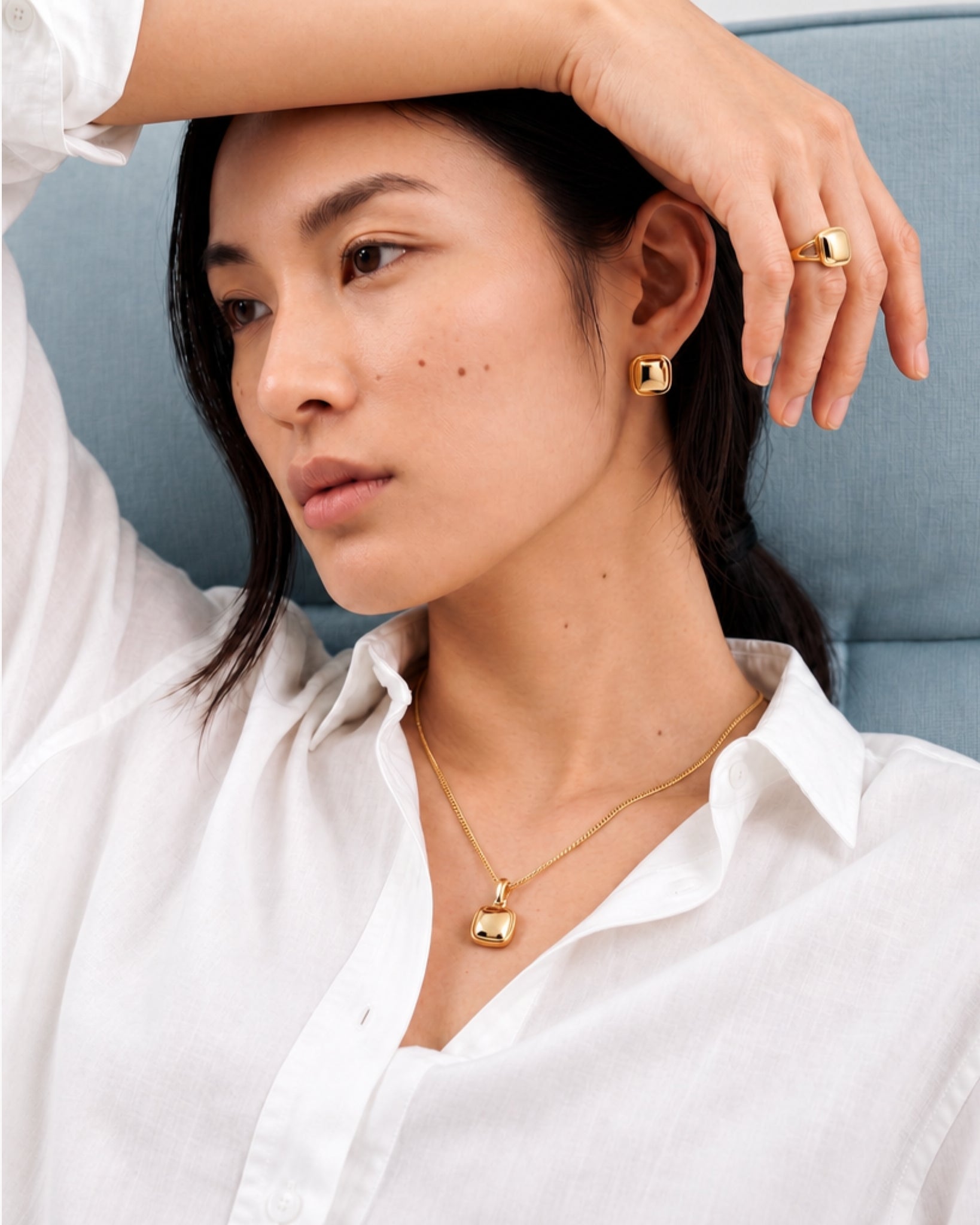 Cara gold set styled