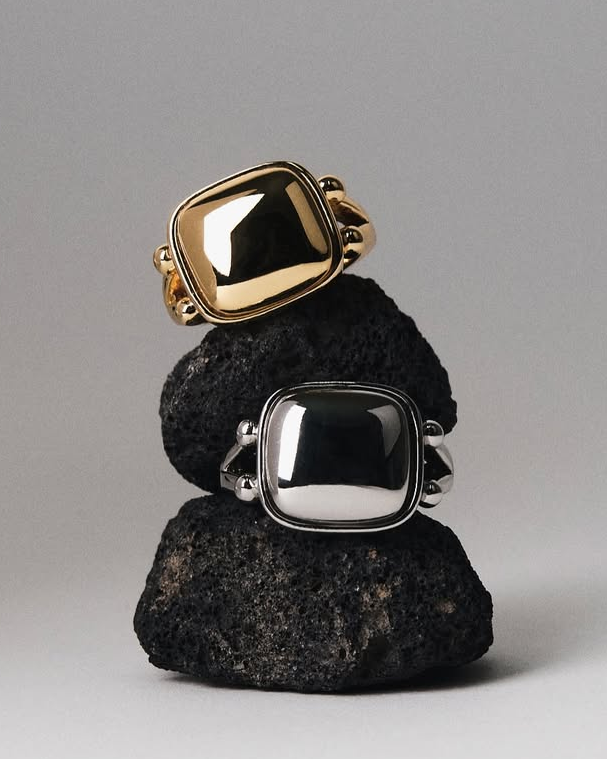 [18K] Cara Gold Sculpted Square Ring-3
