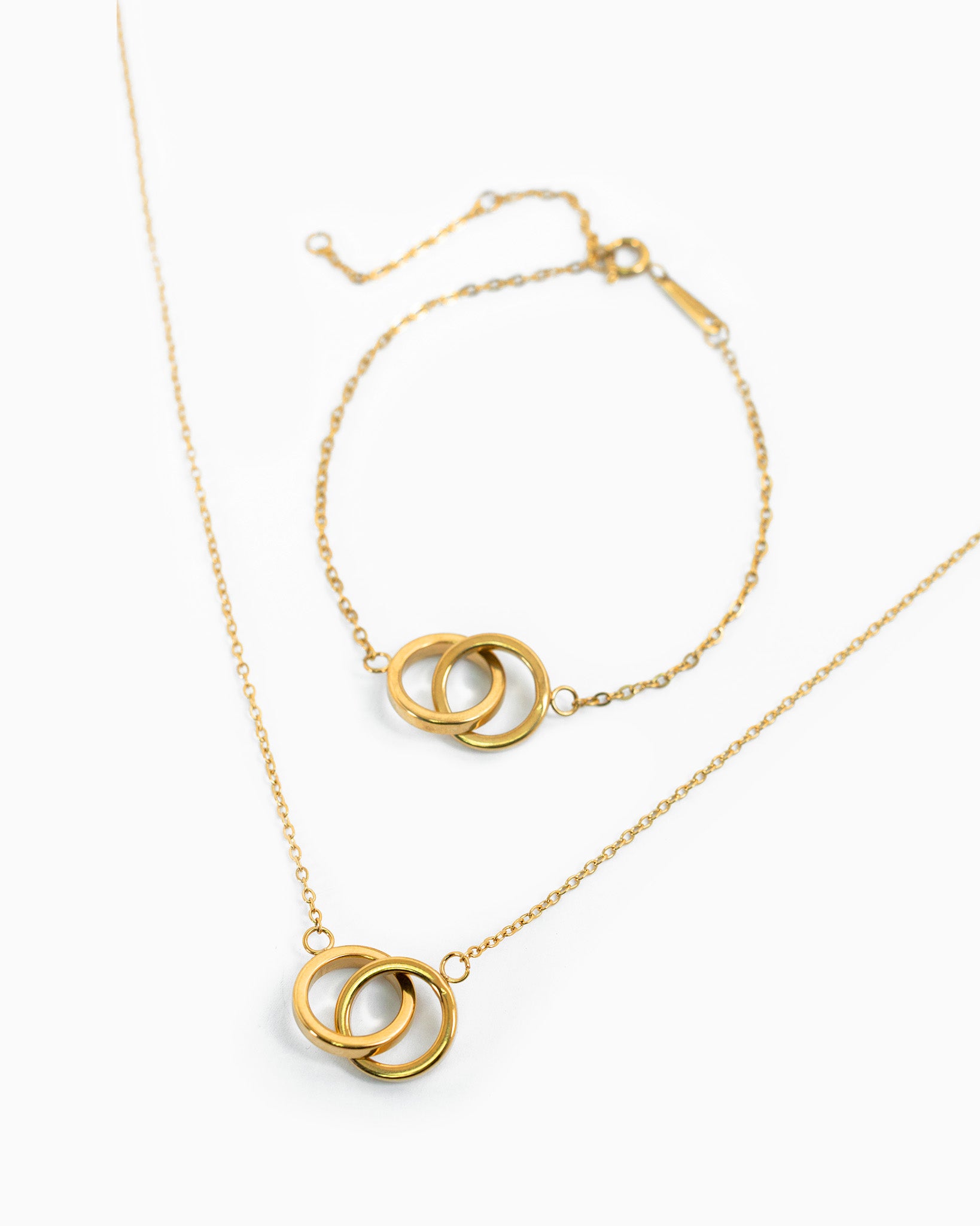 Stainless Interlocked Ring Chain Bracelet