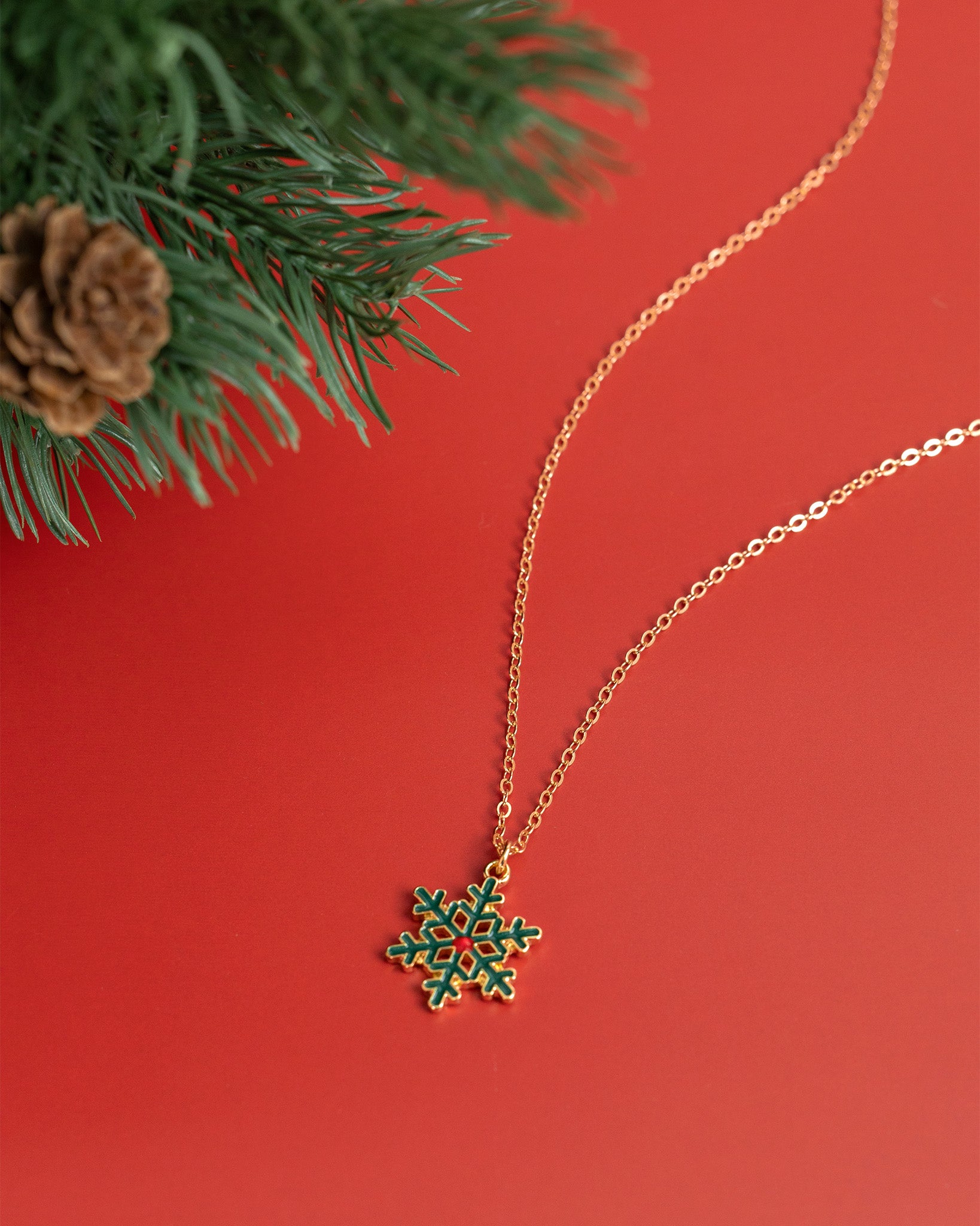 Dark Green Christmas Snowflake Pendant Necklace
