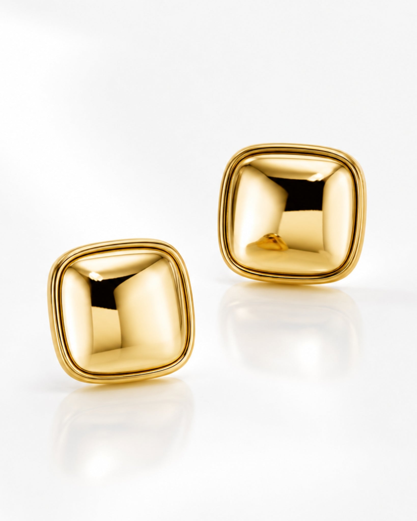 [18K] Cara Gold Sculpted Square Stud Earrings
