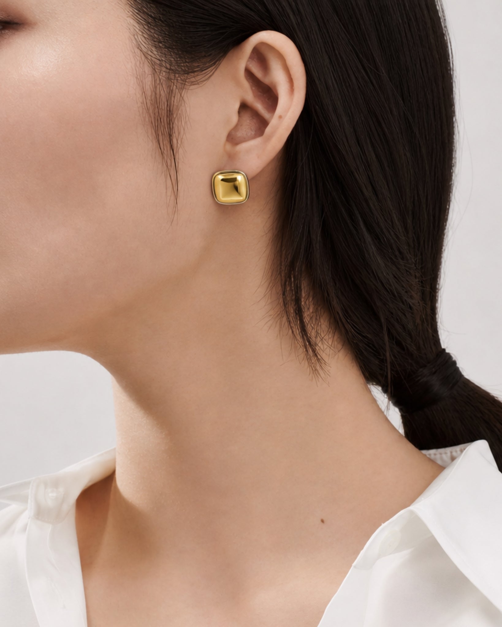 [18K] Cara Gold Sculpted Square Stud Earrings
