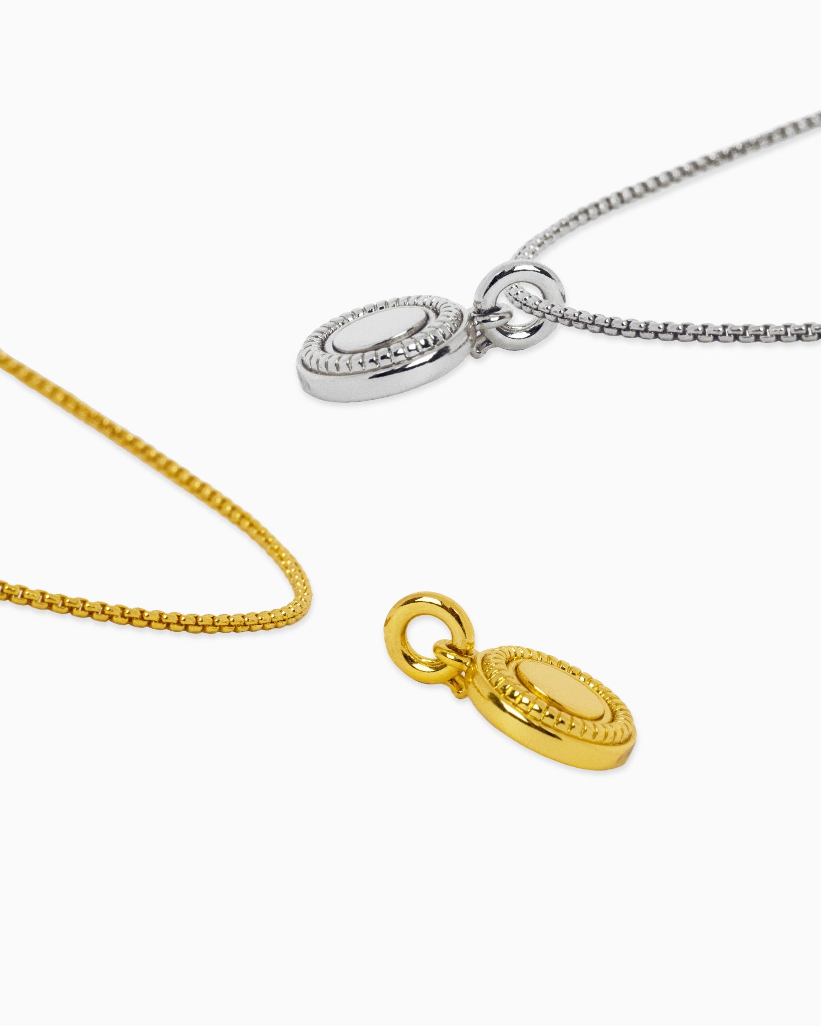 [18K] Austine Gold Mini Medallion Pendant Necklace