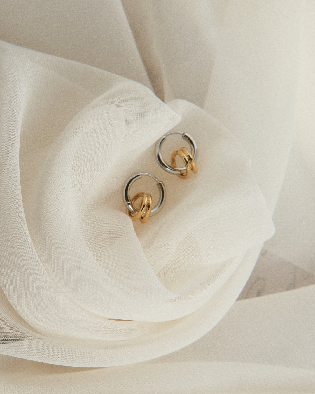 [18K] Sora Two-Tone Link Hoop Earrings-4