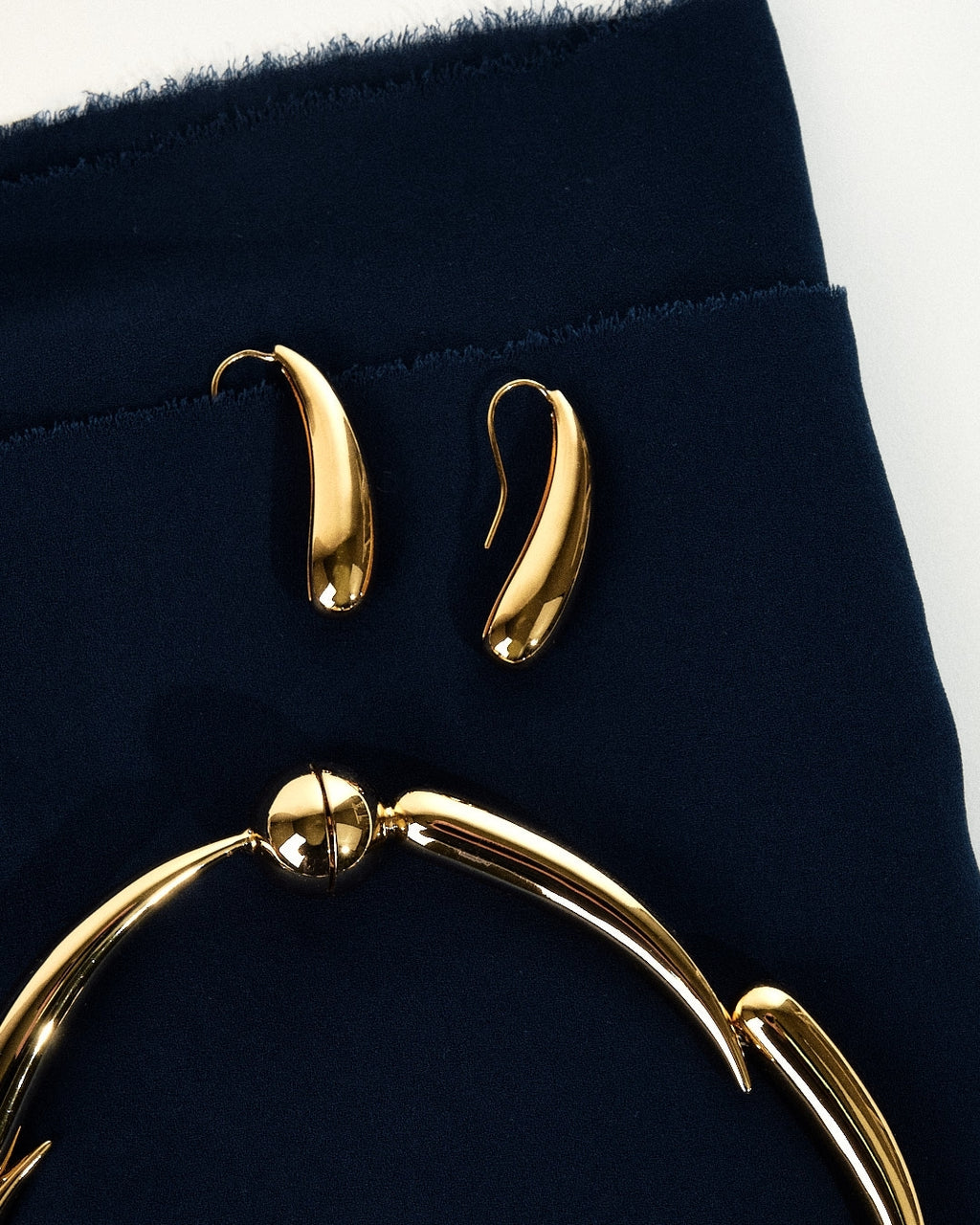 [18K] Vesper Gold Statement Necklace