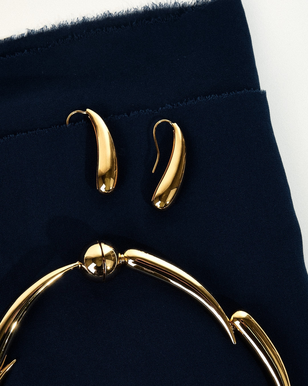 [18K] Vesper Long Teardrop Gold Statement Earrings-3