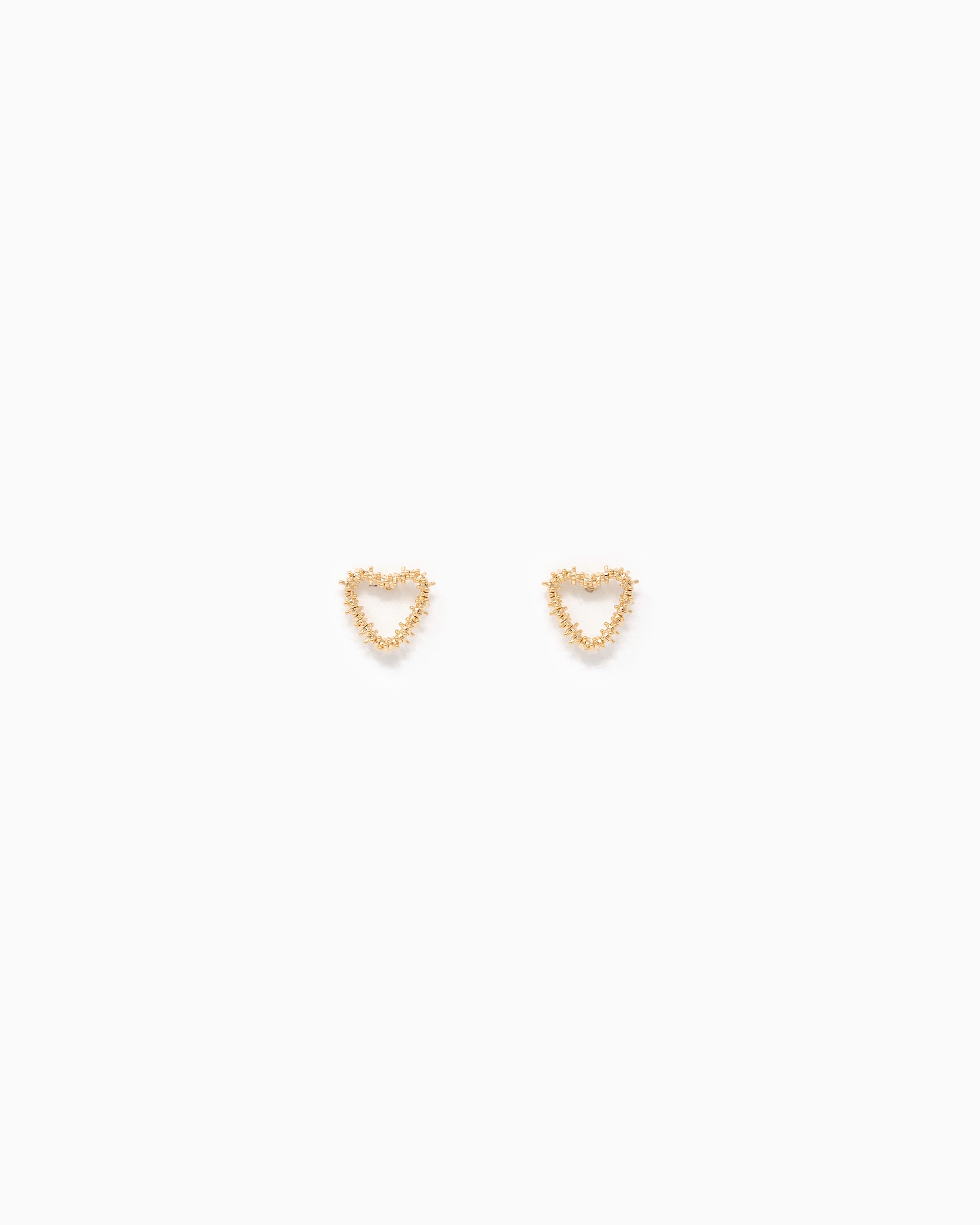 Raw Texture Open Heart Earrings – Gold detail
