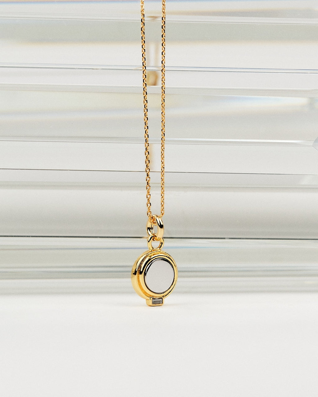[18k] Ainsley Two-Tone Pendant Necklace