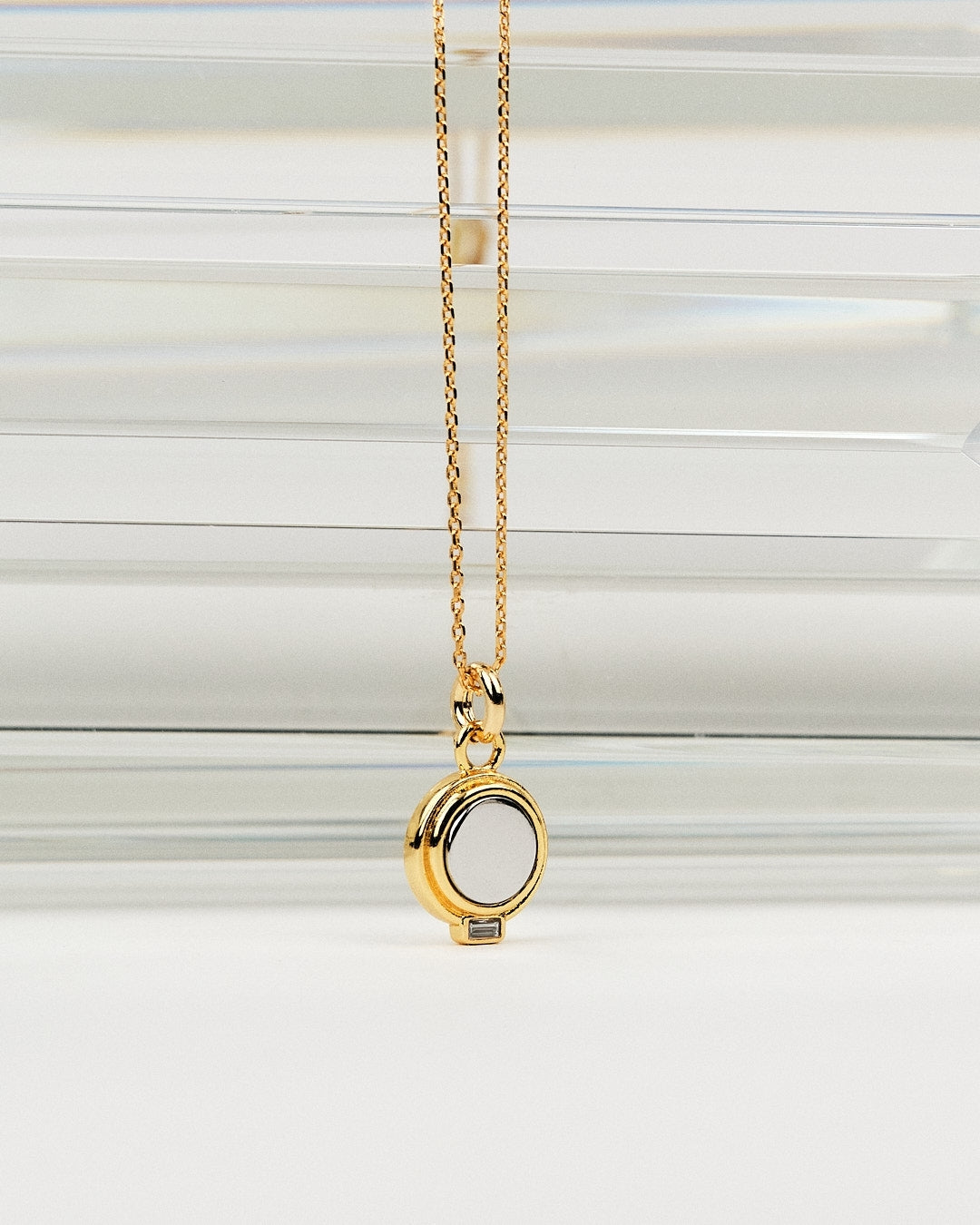 [18k] Ainsley Two-Tone Pendant Necklace